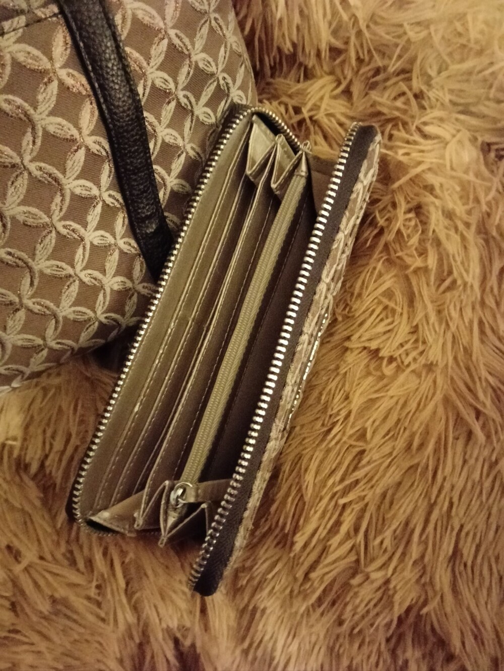 Dana Buchman Tote Bag AND Matching Wallet - Picture 5 of 15